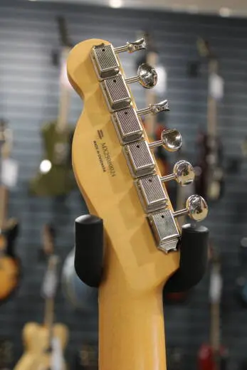 Fender - Chambered Player II Telecaster, Maple Fingerboard - Butterscotch Blonde 2