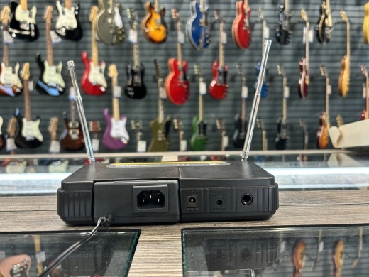 Audio Technica 600 Series - ATW-601A UHF Wireless UniPak Transmitter System 2