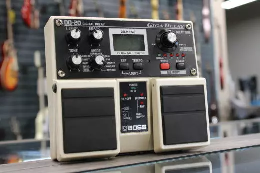 BOSS - Giga Delay Pedal