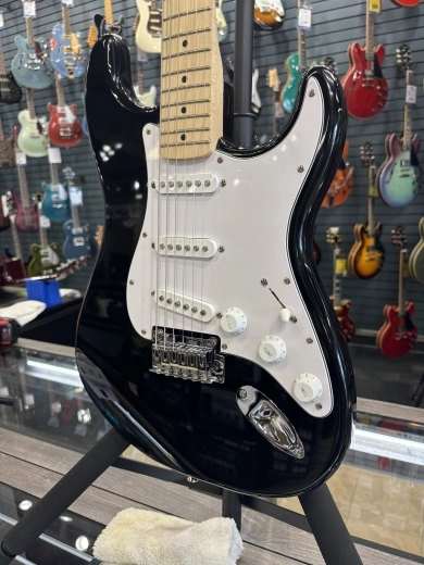 Squier - Affinity Series Stratocaster, Maple Fingerboard - Black 3