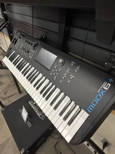 Yamaha - MODX6+ 2