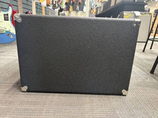 Traynor - 600 Watt 1x15 / 2x10 Bass Cabinet 2