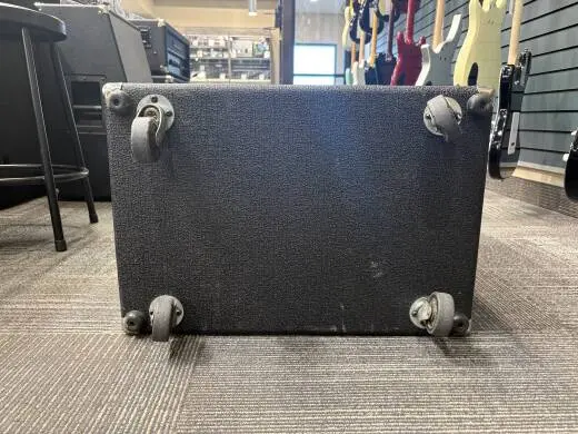 Traynor - 600 Watt 1x15 / 2x10 Bass Cabinet 2