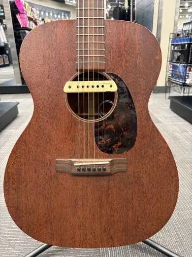 Martin Guitars - 000-15M Solid Mahogany Acoustic Guitar with Hardcase 2