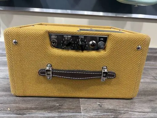 Fender - Pro Junior IV 15W 1x10 Tube Combo Amp - Lacquered Tweed 2