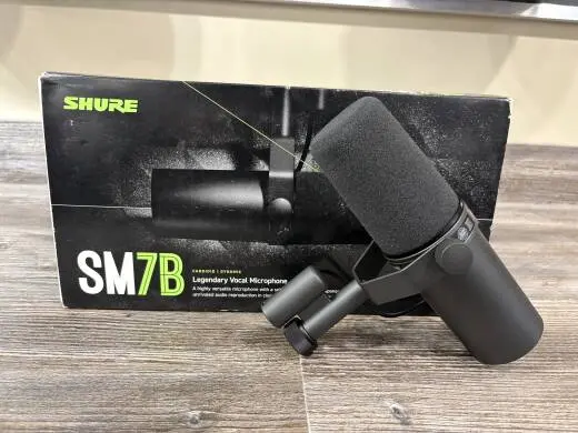 Shure - SM7B Large Diaphragm Cardioid Dynamic Microphone 2