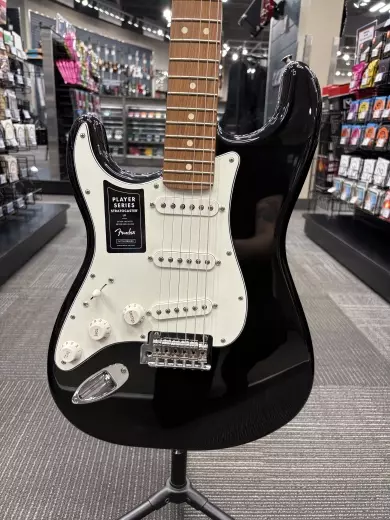 Fender - Player Stratocaster Left Handed Pau Ferro - Black 2