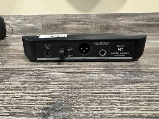Shure - BLX14/P31 Headset Wireless System (H9: 512-542 MHz) 2