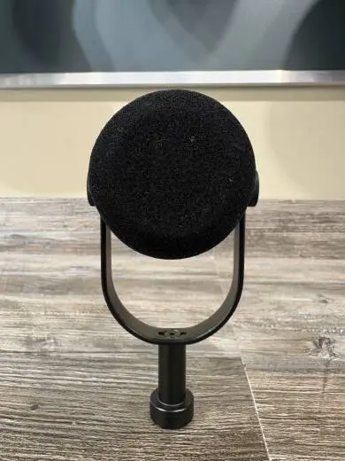 Shure - MV7 XLR/USB Dynamic Podcasting Microphone - Black 2