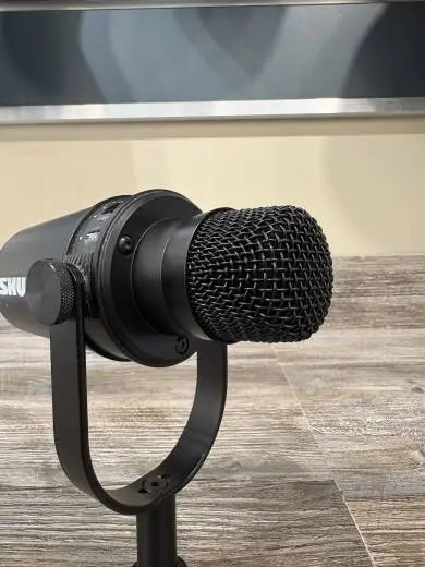 Shure - MV7 XLR/USB Dynamic Podcasting Microphone - Black 2