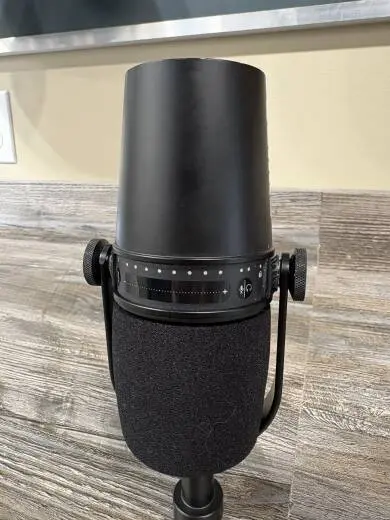 Shure - MV7 XLR/USB Dynamic Podcasting Microphone - Black 2