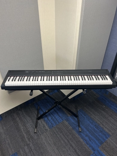 Yamaha - P105 B