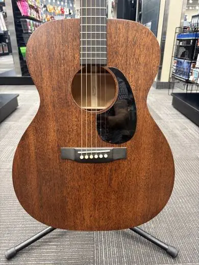 Martin Guitars - 000-17 Mahogany Acoustic Guitar with Hardshell Case 2
