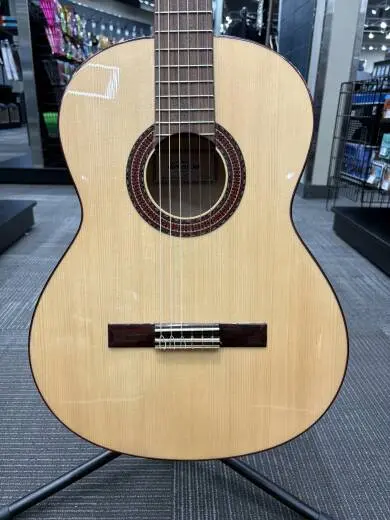 Almansa - A-413F Flamenco Guitar - Spruce & Sycamore 2