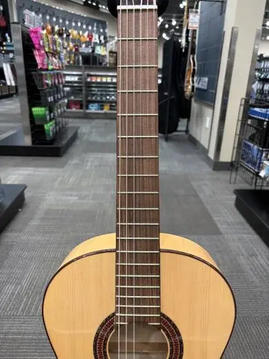 Almansa - A-413F Flamenco Guitar - Spruce & Sycamore 2
