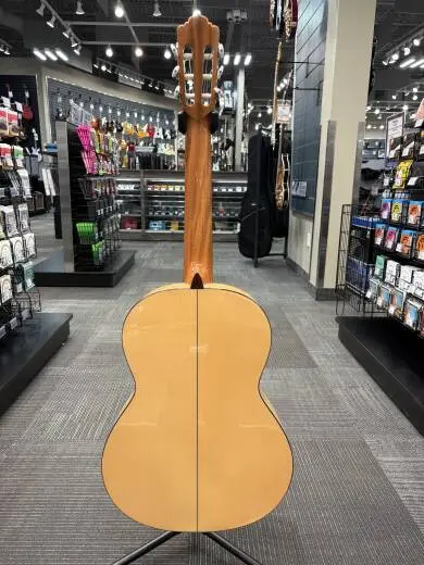 Almansa - A-413F Flamenco Guitar - Spruce & Sycamore 2