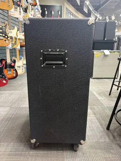 Traynor - 600 Watt 1x15 / 2x10 Bass Cabinet 2