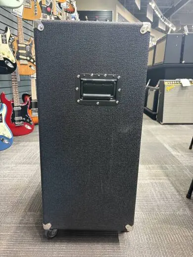 Traynor - 600 Watt 1x15 / 2x10 Bass Cabinet 2