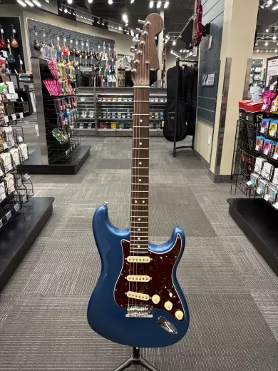 Fender - Limited Edition American Professional II Stratocaster with Case - Lake Placid Blue