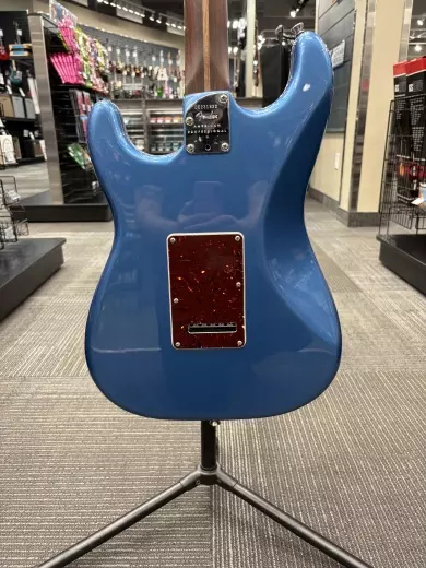 Fender - Limited Edition American Professional II Stratocaster with Case - Lake Placid Blue 2