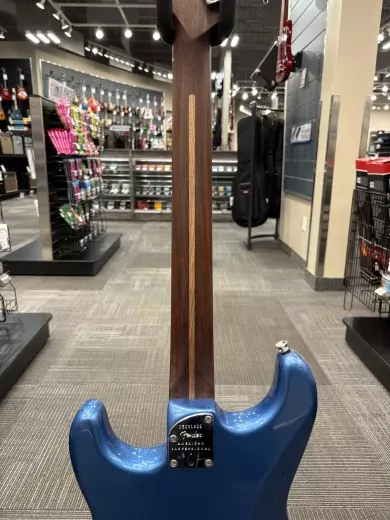 Fender - Limited Edition American Professional II Stratocaster with Case - Lake Placid Blue 2