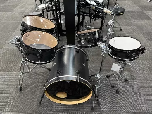 DW Collector's Series Pure Maple - Ebony Satin Oil with Black Hardware 2