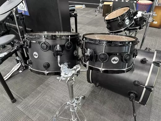 DW Collector's Series Pure Maple - Ebony Satin Oil with Black Hardware 3