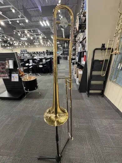Yamaha Band - YSL354 Standard Tenor Trombone - Gold Lacquer 2