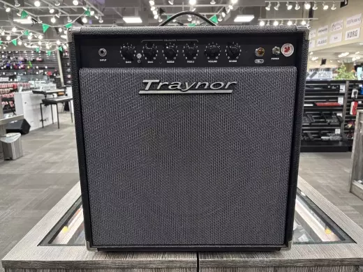 Store Special Product - Traynor - GuitarMate 15 Watt All-Tube Guitar Combo Amp