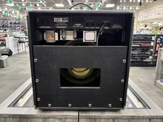 Store Special Product - Traynor - GuitarMate 15 Watt All-Tube Guitar Combo Amp