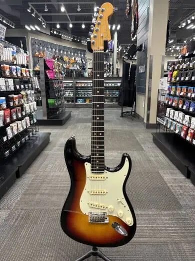 Fender - American Ultra Stratocaster, Rosewood Fingerboard - Ultraburst