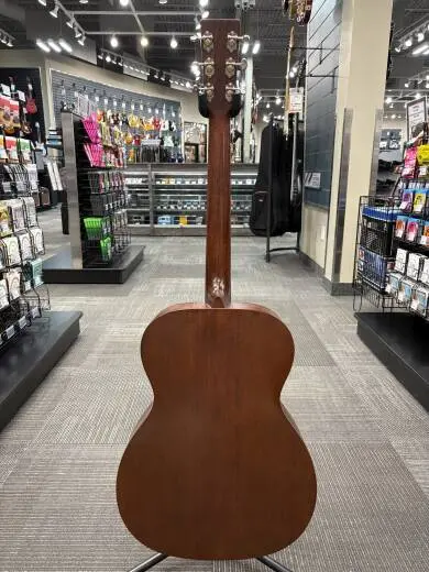 Martin Guitars - 000-15M Solid Mahogany Acoustic Guitar with Hardcase 2