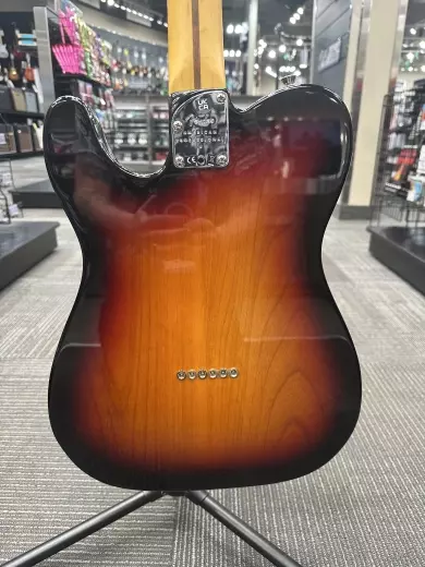 Fender - American Professional II Telecaster, Maple Fingerboard - 3-Colour Sunburst 2