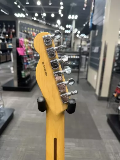 Fender - American Professional II Telecaster, Maple Fingerboard - 3-Colour Sunburst 2