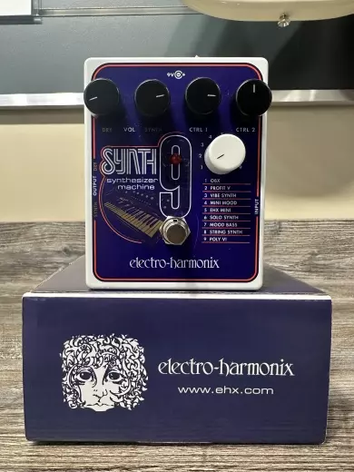 Electro-Harmonix - Synth9 Synthesizer Machine