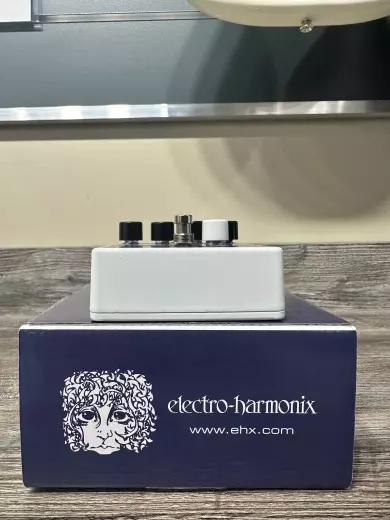 Electro-Harmonix - Synth9 Synthesizer Machine 5