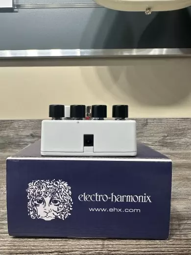 Electro-Harmonix - Synth9 Synthesizer Machine 6