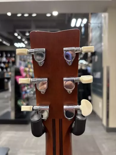 Yamaha - LJ16 ARE Medium Jumbo Acoustic/Electric Guitar w/Bag 2