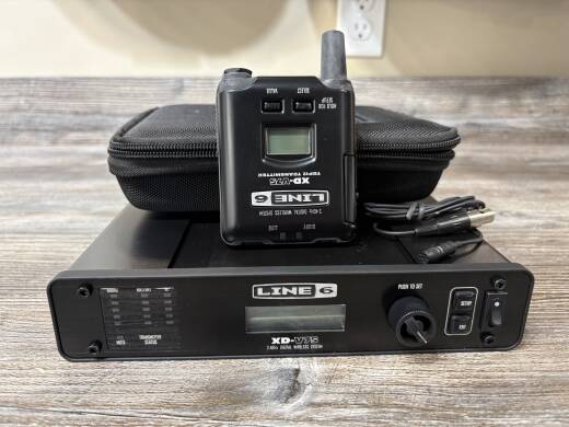 Line 6 - XD-V75L Digital Wireless 14-Freq. Lav Mic System