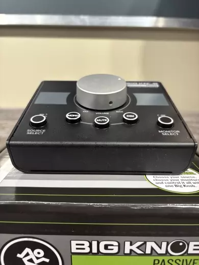 Mackie - Big Knob Passive 2x2 Studio Monitor Controller 2