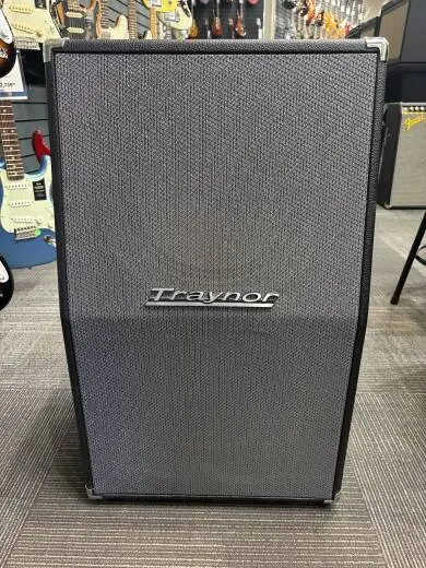 Traynor - Vintage Look 120 Watt - 2x12 Vertical Guitar Cabinet