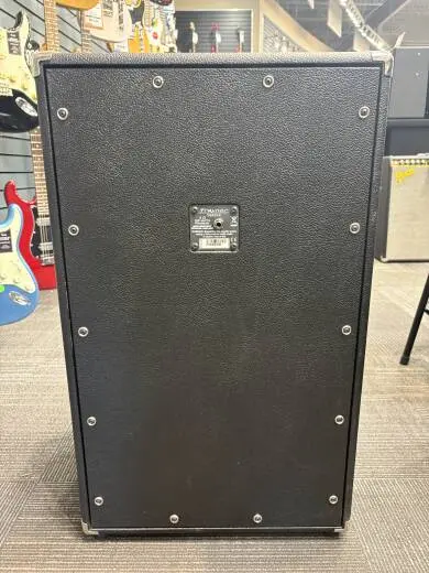 Traynor - Vintage Look 120 Watt - 2x12 Vertical Guitar Cabinet 2