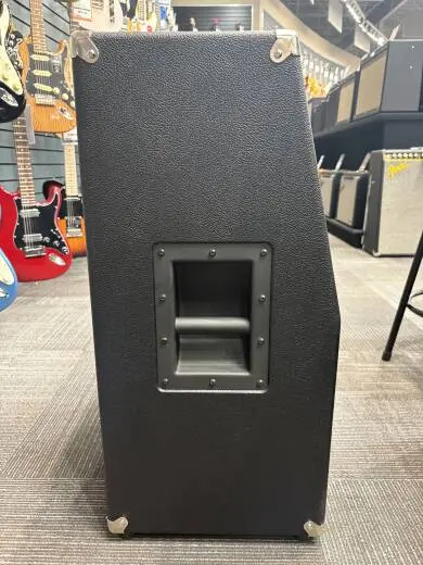 Traynor - Vintage Look 120 Watt - 2x12 Vertical Guitar Cabinet 2