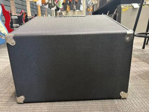 Traynor - Vintage Look 120 Watt - 2x12 Vertical Guitar Cabinet 2