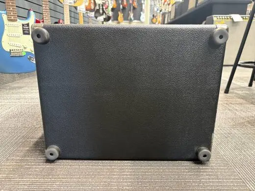 Traynor - Vintage Look 120 Watt - 2x12 Vertical Guitar Cabinet 2