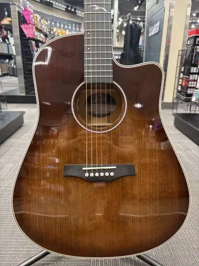 Seagull Guitars - Artist Series Peppino Signature Cutaway Acoustic/Electric Guitar w/ Tric Case 2