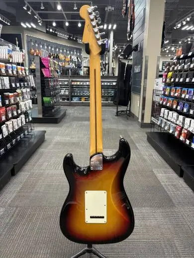 Fender - American Ultra Stratocaster, Rosewood Fingerboard - Ultraburst 2