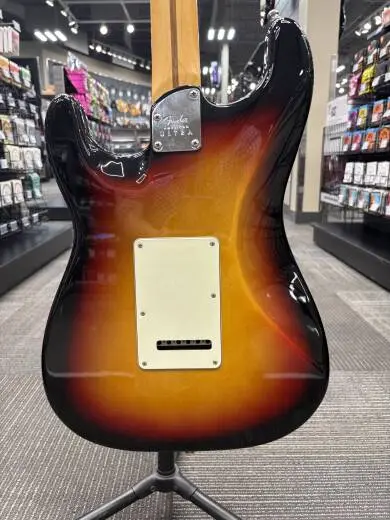 Fender - American Ultra Stratocaster, Rosewood Fingerboard - Ultraburst 2