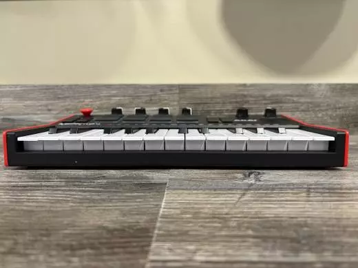 Akai - MPK mini Play mk3 Keyboard Controller with Built-in Sounds 2
