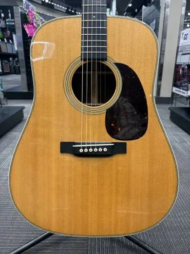 Martin Guitars - HD-28V Vintage Herringbone Dreadnought Guitar w/ Case 2